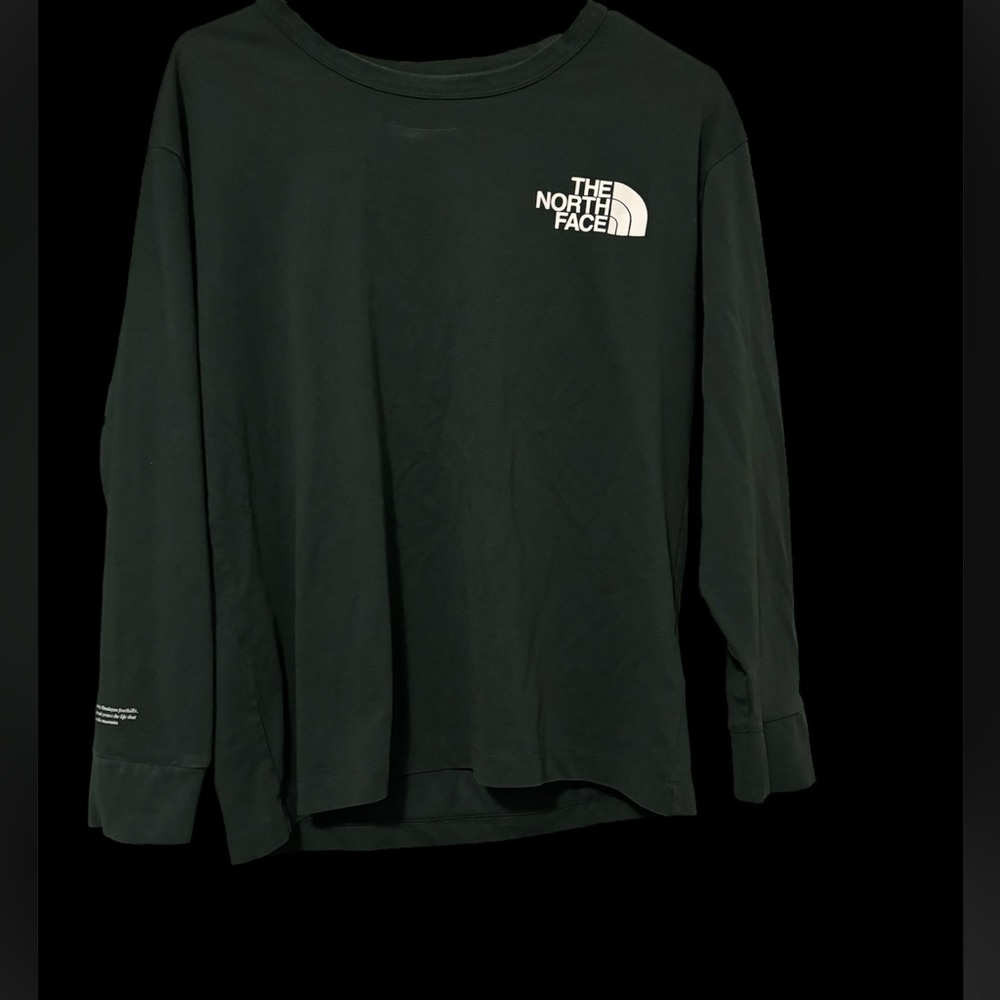 Dark green long sleeve north face shirt